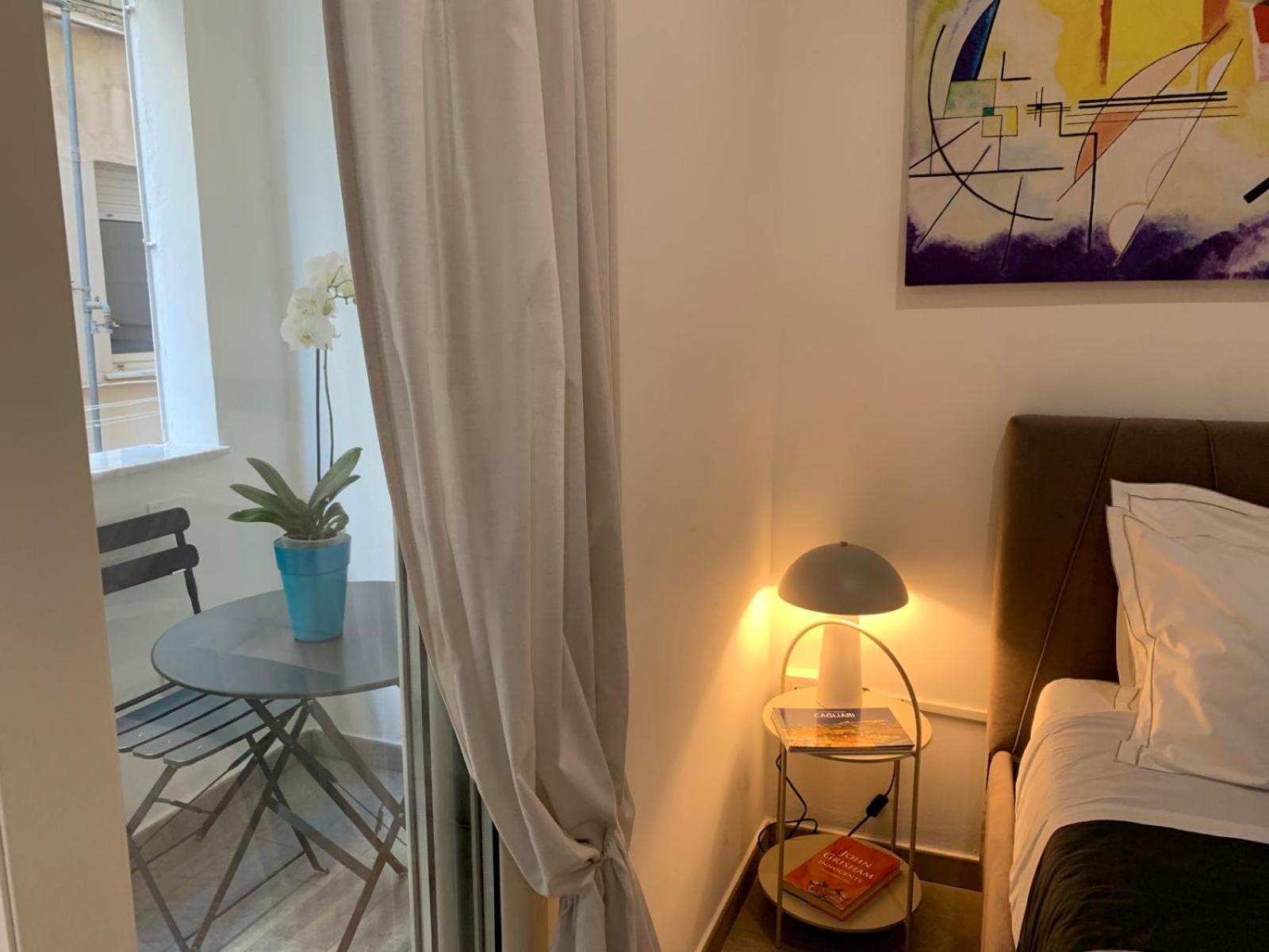 Suitesgaribaldi Cagliari Eksteriør bilde