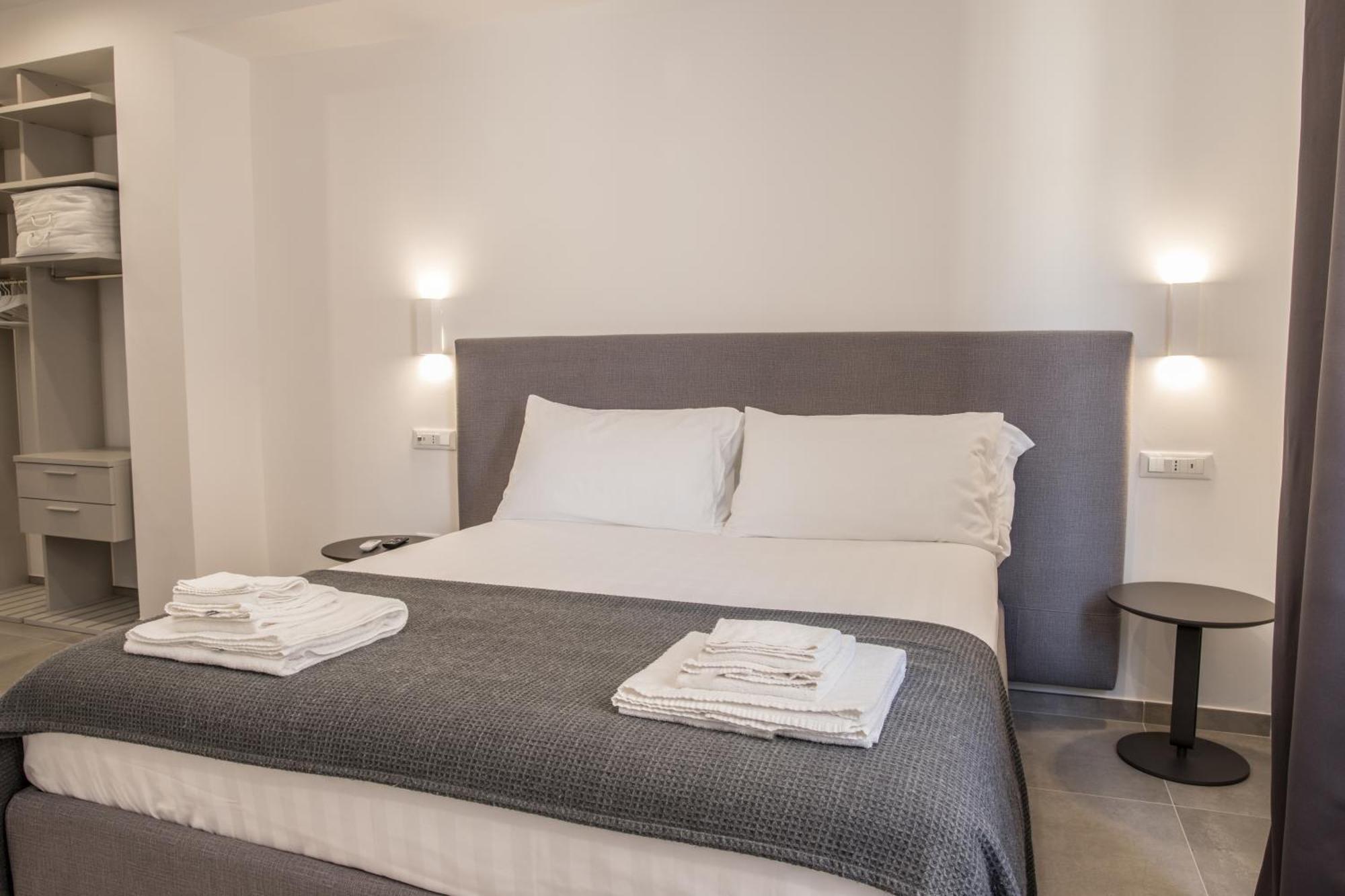 Suitesgaribaldi Cagliari Eksteriør bilde