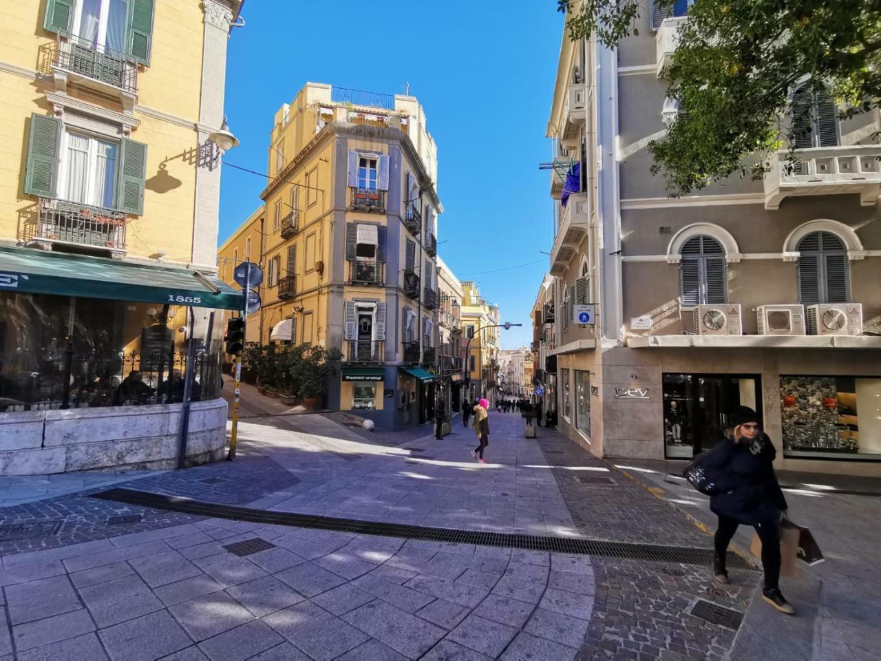 Suitesgaribaldi Cagliari Eksteriør bilde