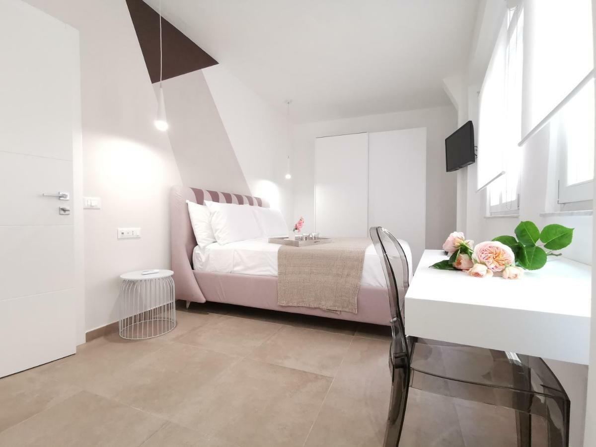 Suitesgaribaldi Cagliari Eksteriør bilde